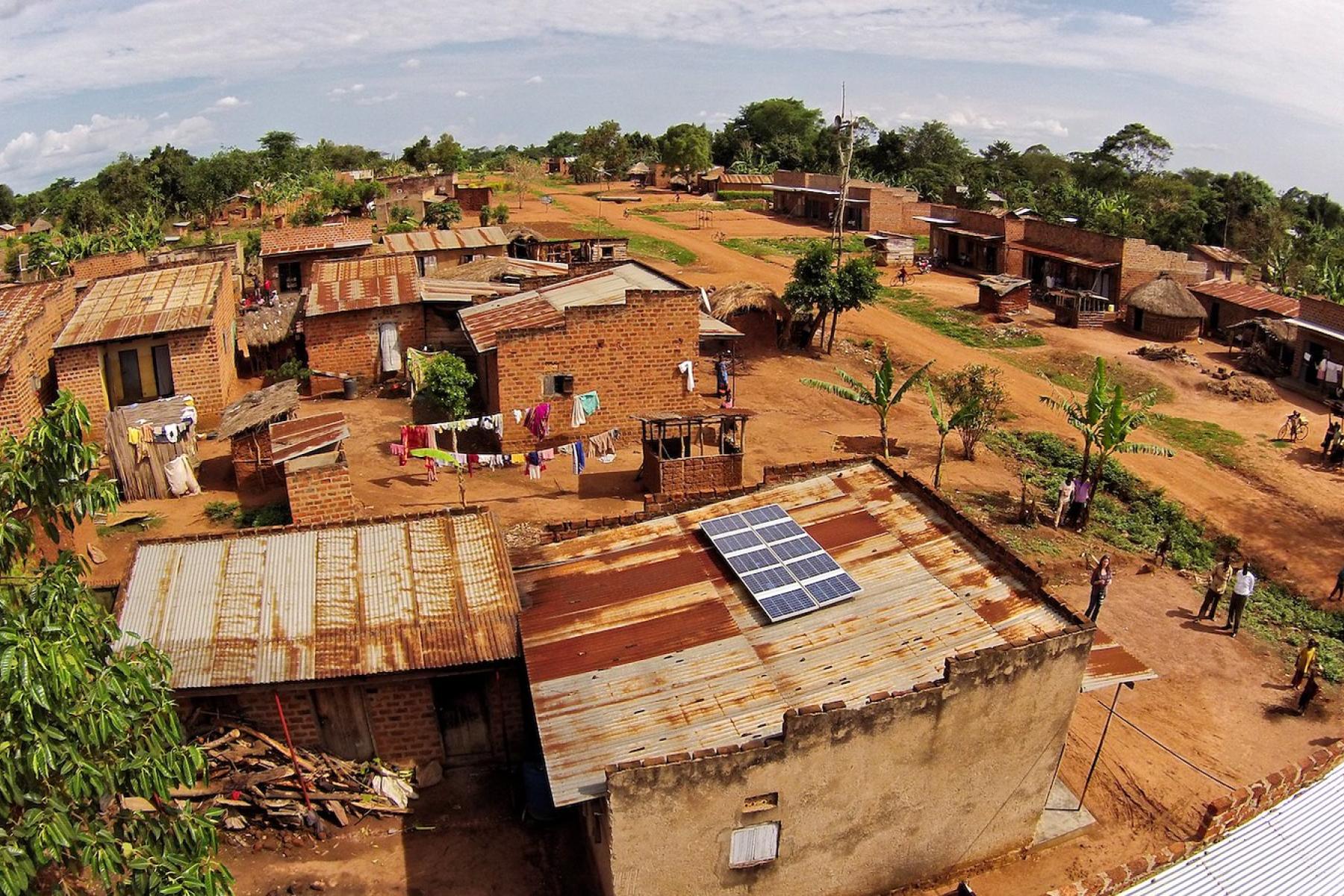 Solpanel i landsby i Uganda