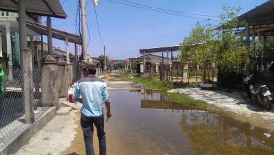 Flooded road in resettlement area