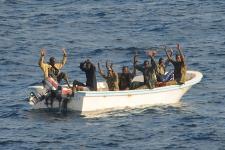 Mistænkte pirater i båd