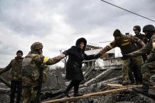 woman gets help from military to evacuate in the war in Ukraine