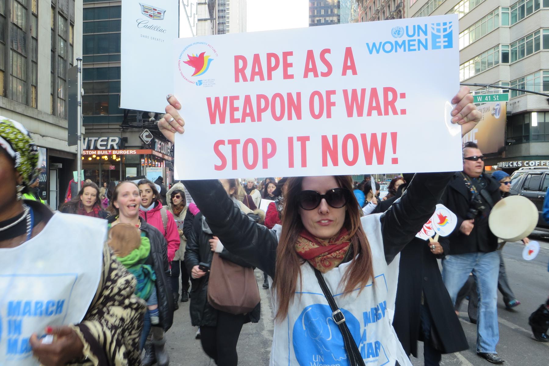 demonstration-mod-voldtægt-i-krig-seksuel-vold-ukraine