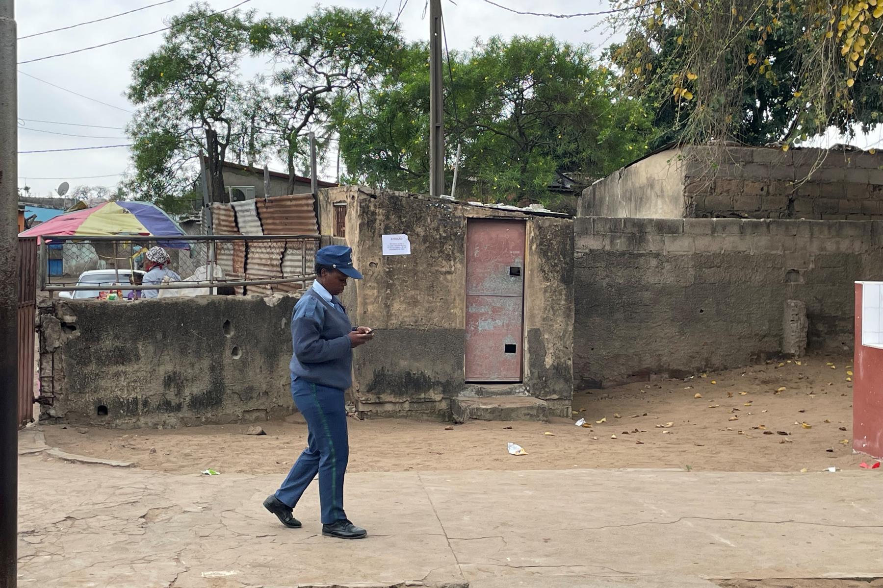 Police woman in Maputo_Kyed photo.jpg