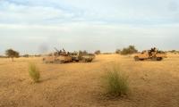 Armed_Islamist_fighters_race_near_the_Mauritania-Mali_border-photo-Jemal-Ould-Mohamed-Oumar
