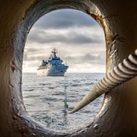 øvelse i Østersøen og det er en Baltisk minestryger, der bliver trukket af et dansk fartøj